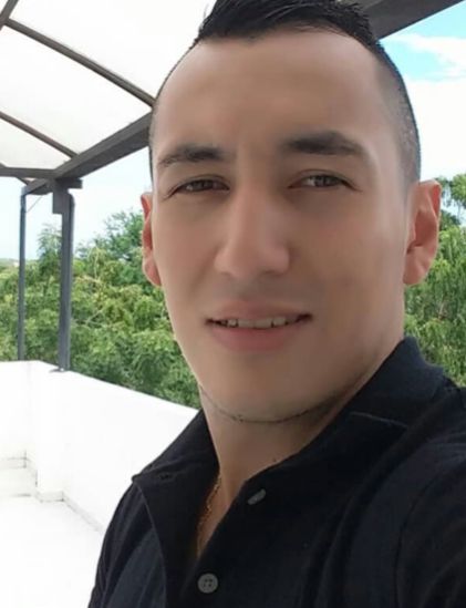 <em>Julián R</em>